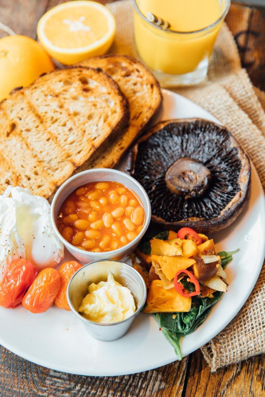 מלון וויטני The Blue Boar מראה חיצוני תמונה